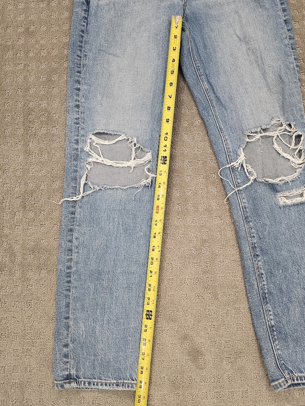 American Eagle Outfitters Strigid Women’s mom  Jeans Distressed Size 6 - Picture 3 of 7